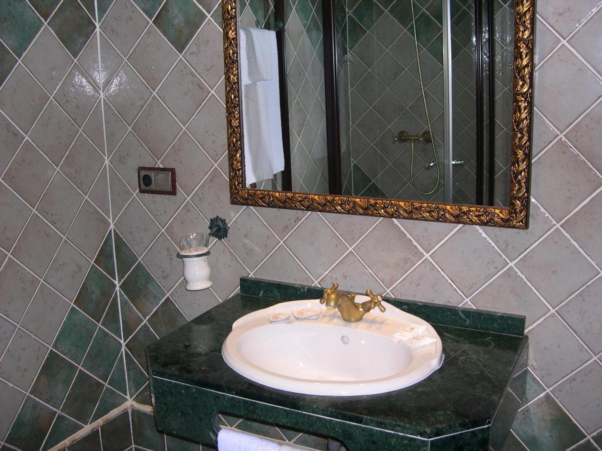 Hotel El Doncel Atarfe Bilik gambar